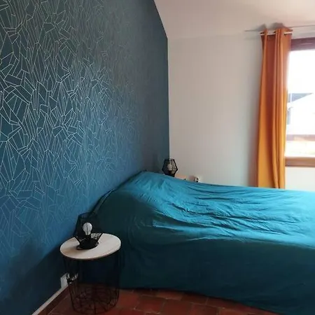 Dans Village Calme à 5 Min Des Lacs