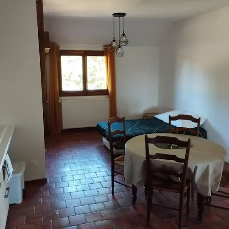 Dans Village Calme A 5 Min Des Lacs Apartment